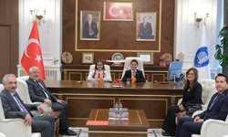 Başkanlık koltuğu  çocuklara emanet