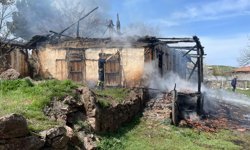 Boğazkale’de metruk ev yandı