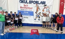 Ada Koleji’nin genç basketçileri Sivas’tan çifte final biletiyle döndü