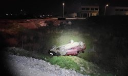 Takla atan aracı bırakarak kaçtılar