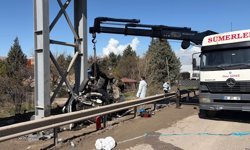 Otobüs köprü direğine  çarptı: 5 ölü, 15 yaralı