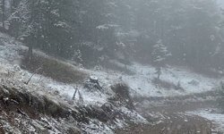 Çorum'un yüksek kesimlerine  Nisan ayında kar yağdı