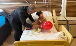 Ülkücülerden hastanede çocuklara bayram morali