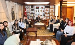 Vali Çalgan, tecrübelerini  öğrencilerle paylaştı