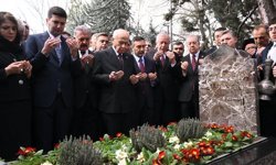 Alparslan Türkeş kabri başında anıldı