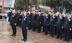 Türk polisi Ata’nın huzurunda