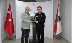 Emekli Emniyet personeline plaket