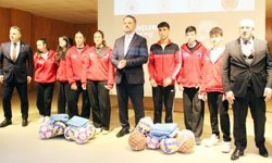 Eminoğlu, Çorum’da gençlerle bir araya geldi