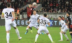 Zirve yolunda bir darbe daha: 1-1