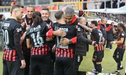 İsmet Taşdemir eski öğrencileri  ile hasret giderdi