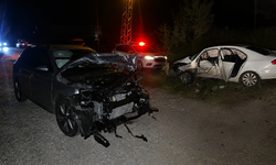Çorum'da iki otomobil çarpıştı: 7 yaralı
