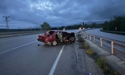 Çorum’da otomobil bariyerlere çarptı: 1 yaralı