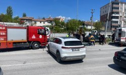 Otomobil ile cip  çarpıştı: 2 yaralı