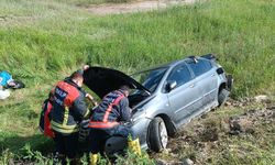 Otomobil şarampole devrildi aynı aileden 4 kişi yaralandı
