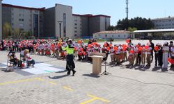 Jandarma’dan 200 öğrenciye trafik eğitimi