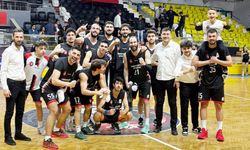12 dev adam tur peşinde