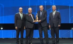 Ahmet Ahlatcı ödülünü Cumhurbaşkanı Erdoğan’dan aldı