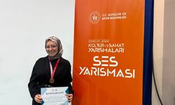 Müzik Akademisi öğrencisi  Betül Bilgi il birincisi oldu
