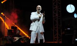 Şarkıcı Soner Sarıkabadayı Çorum'da sevenleriyle buluştu