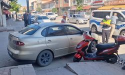 Otomobille motosiklet çarpıştı: 2 yaralı