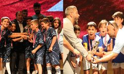U11 ve U12’de kupa sevinci