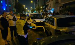 Çorum’da hafif ticari araç park halindeki 4 araca çarptı: 1 yaralı