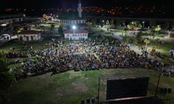 Osmancık’ta açık hava  sinema gecesinde  "Yıldızlar da Kayar" izlendi