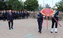 Ata’ya saygı çelengi