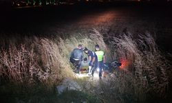 Çorum’da motosiklet tarlaya devrildi: 2 yaralı