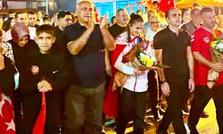 Dünya şampiyonu Özdenur Özmez’e coşkulu karşılama