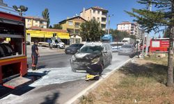 Kaza yapan hafif ticari  araçta yangın çıktı