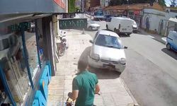 Kaldırıma çıkan otomobilin altında kalmaktan dubalar sayesinde kurtuldu