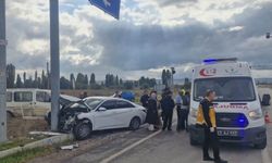 Minibüs otomobille  çarpıştı: 6 yaralı