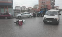 Motosiklet ile minibüs çarpıştı: 1 yaralı