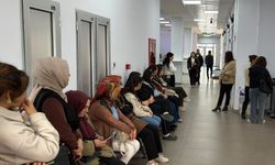 Gençler iş başvurusu için sıraya girdi