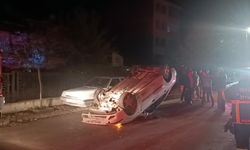 Çorum'da park halindeki araçlara çarpan otomobil takla attı: 1 yaralı