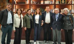 Aile dostlarının Maya buluşması