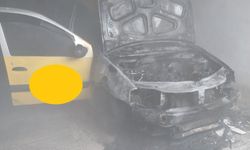 Bina otoparkında ticari taksi yandı