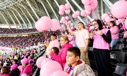 Pembe Çorum sahaya indi