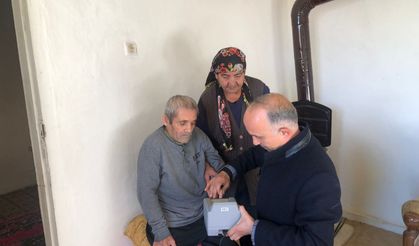 Mecitözü'nde hasta ve engelliler  kimlik kartlarını evlerinde alıyor
