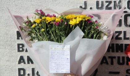 Şehit babasının doğum günü için bıraktığı çiçekteki not yürekleri buruktu