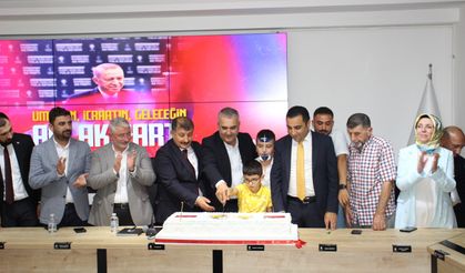 AK Parti'de 23. yıl pastası kesildi