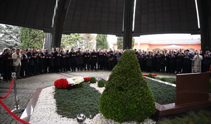 Turgut Özal kabri başında anıldı