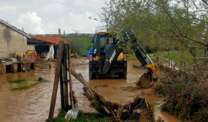 Alaca’da sağanak  hayatı olumsuz etkiledi