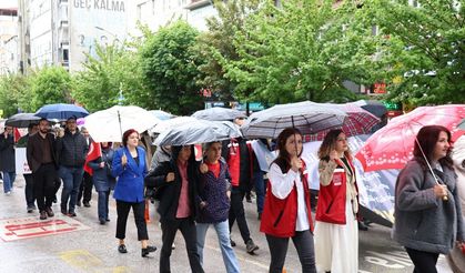 Saat Kulesi’nden Kadeş’e ‘Aile’ yürüyüşü