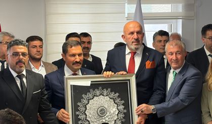 Çorumlu Vali Masatlı’ya  ‘Yılın Valisi’ ödülü verildi