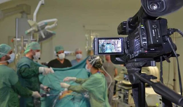 Hastanede canlı “laparoskopik cerrahi kursu” düzenlendi