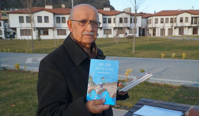 Emekli öğretmen 53 yıldır  gördüklerini “şiir dili”  ile kayıt altına alıyor