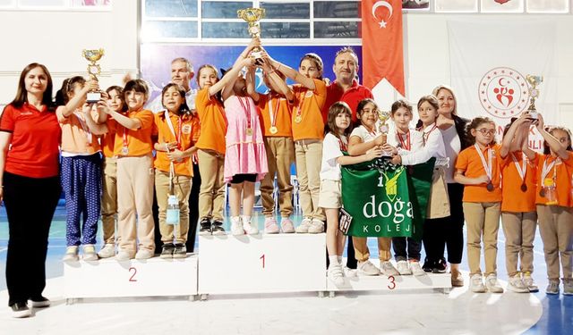 Adnan Menderes İlkokulu 4 kategoride şampiyon