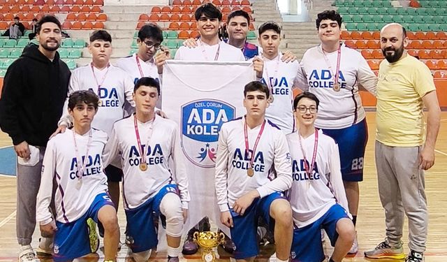 'Pota'da Genç B erkeklerde şampiyon Özel Ada Koleji